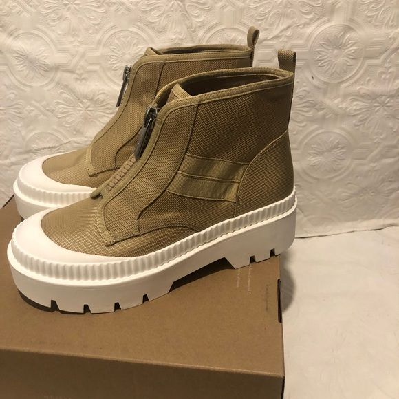Calvin Klein Berti Chelsea lug sole boots in beige women’s size 8 brand new - Picture 10 of 13
